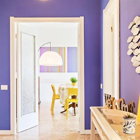 Colorful Flat With Garage Апартаменты