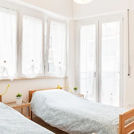 Appartement Colorful Flat With Garage Chiavari