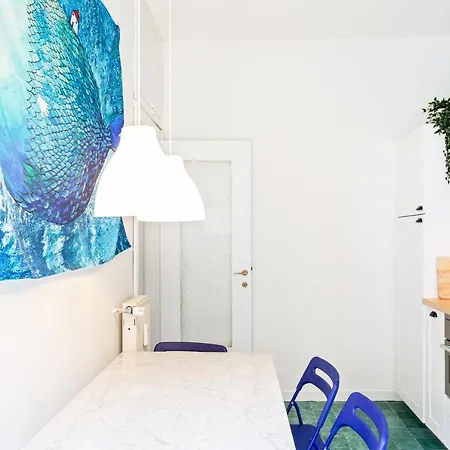 Апартаменты Colorful Flat With Garage
